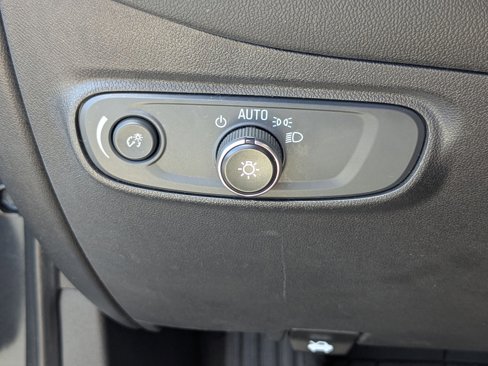 Used 2022 Chevrolet Equinox RS w/ RS Leather Package image 17