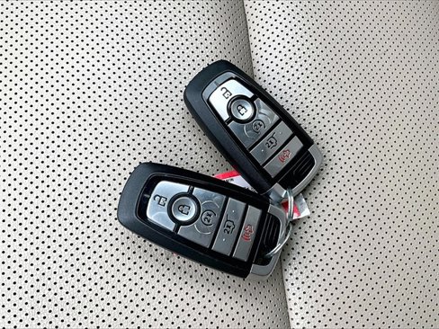 Used 2020 Ford Escape SEL image 11