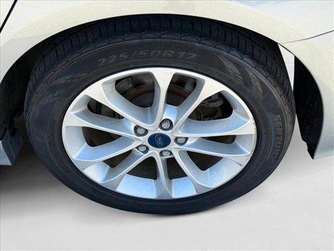 Used 2020 Ford Fusion SE image 25