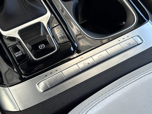 Used 2022 Kia Carnival EX image 44