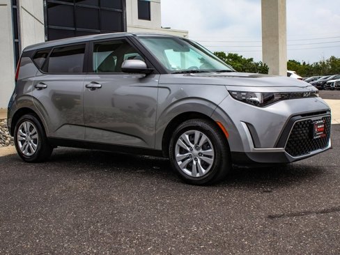 Used 2023 Kia Soul LX image 3
