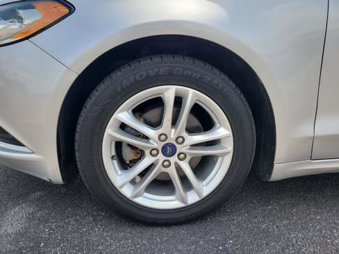Used 2018 Ford Fusion SE image 8
