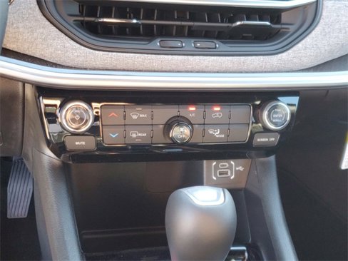 New 2025 Jeep Compass Latitude image 25