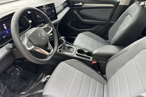 Used 2025 Volkswagen Jetta SE w/ Sunroof Package image 10