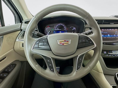 Used 2017 Cadillac XT5 Luxury w/ Driver Awareness Package image 11