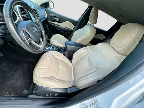 Used 2017 Jeep Cherokee Limited image 26