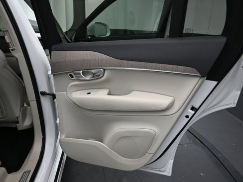 Certified 2024 Volvo XC90 B6 Plus image 34