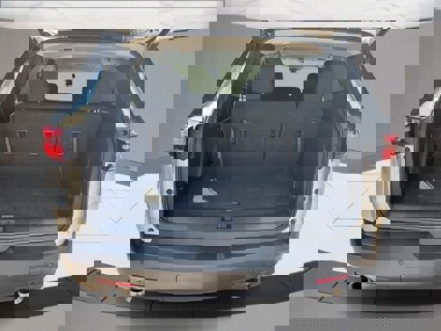 Used 2021 Chevrolet Traverse LT image 4