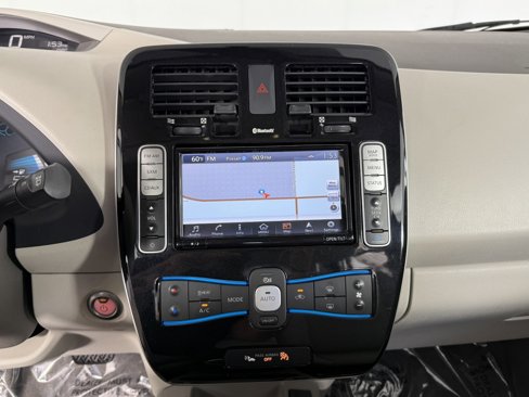 Used 2016 Nissan Leaf SV image 19