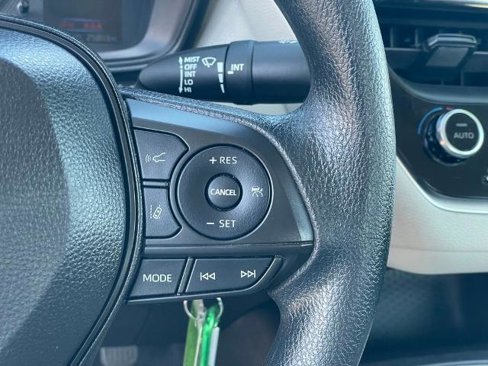 Used 2022 Toyota Corolla LE image 14