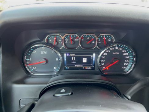 Used 2018 Chevrolet Suburban LT image 27