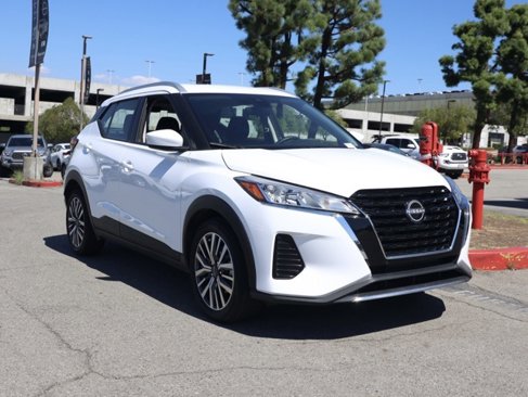 Used 2024 Nissan Kicks SV image 1