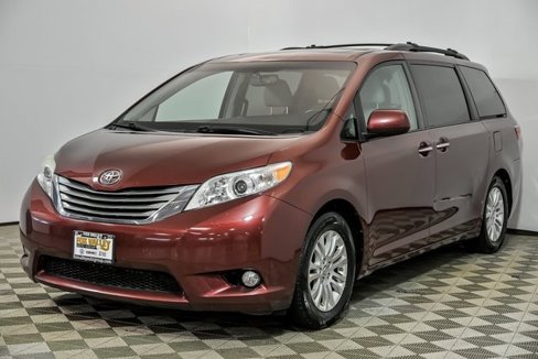 Used 2015 Toyota Sienna XLE image 4