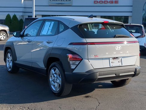 Used 2024 Hyundai Kona SE image 4