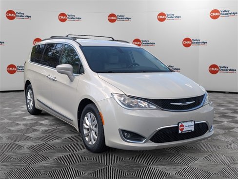 Used 2017 Chrysler Pacifica Touring-L image 3