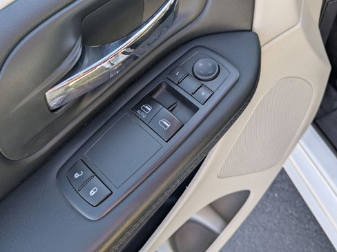 Used 2017 Dodge Grand Caravan SE image 13