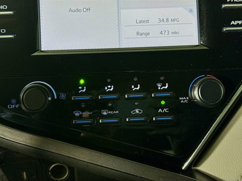 Used 2018 Toyota Camry L image 17
