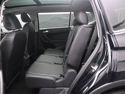 Used 2024 Volkswagen Tiguan SE image 10