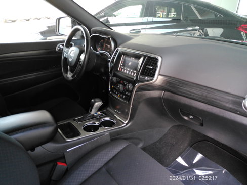 Used 2019 Jeep Grand Cherokee Laredo image 24