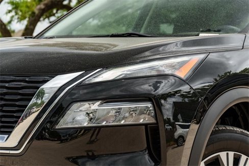 Used 2023 Nissan Rogue SV image 3