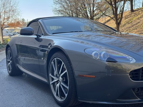 Used 2013 Aston Martin V8 Vantage Roadster image 7