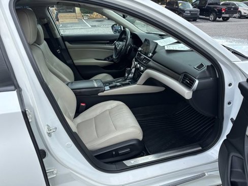 Used 2018 Honda Accord Touring image 18
