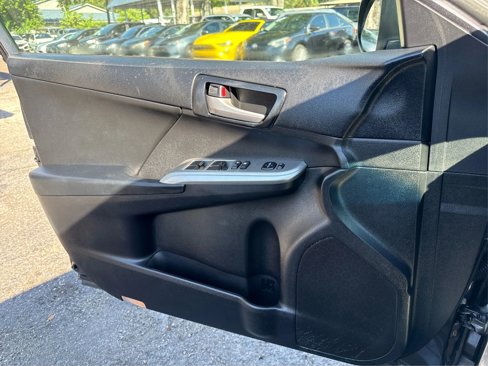 Used 2014 Toyota Camry L image 19