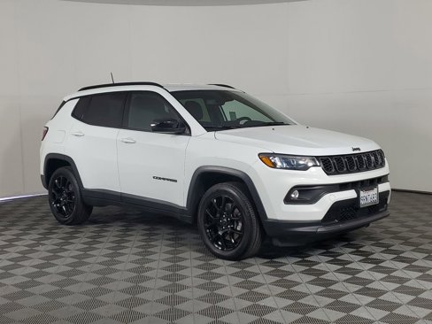 Used 2025 Jeep Compass Latitude w/ Altitude Special Edition image 2