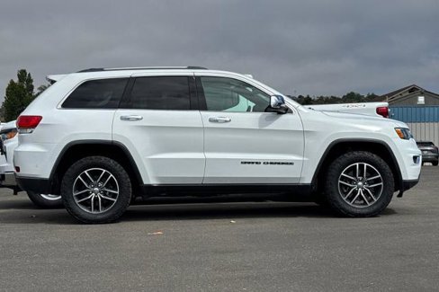 Used 2018 Jeep Grand Cherokee Limited image 3
