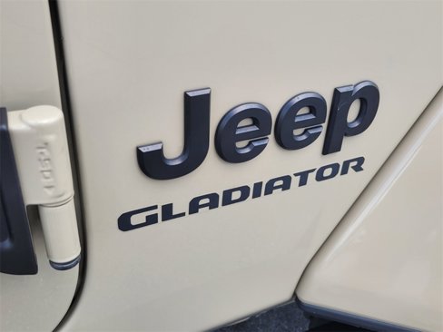 Used 2022 Jeep Gladiator Sport image 12