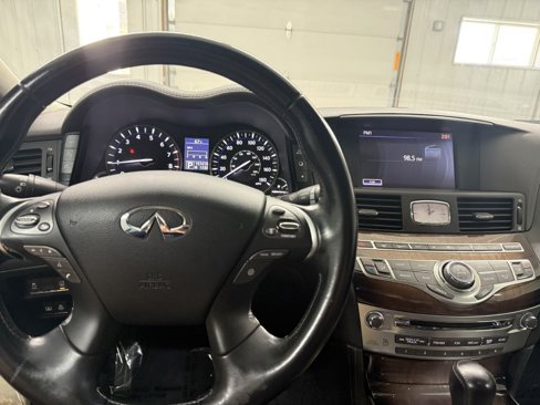 Used 2011 INFINITI M56 x w/ Deluxe Touring Pkg image 17