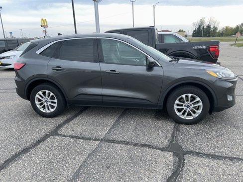 Used 2020 Ford Escape SE image 4
