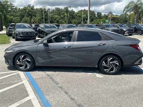 Certified 2025 Hyundai Elantra SEL image 9