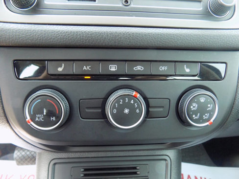 Used 2016 Volkswagen Tiguan S image 16