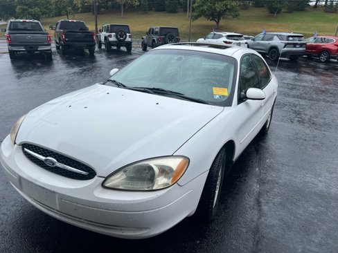Used 2002 Ford Taurus SES image 2