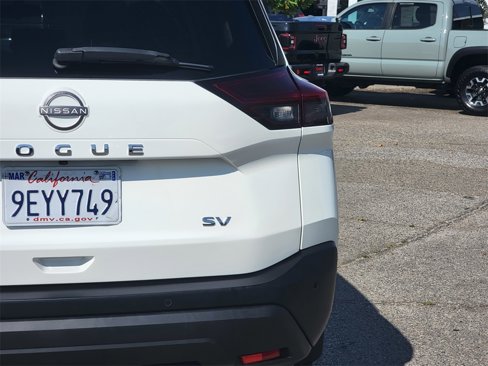 Used 2023 Nissan Rogue S image 8