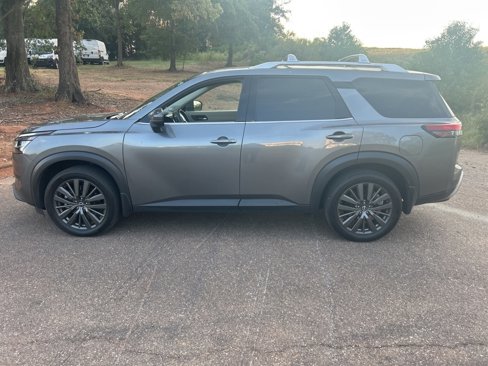 Used 2022 Nissan Pathfinder SL w/ SL Premium Package image 5