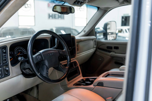 Used 2006 GMC Yukon XL 2500 SLT w/ SLT Preferred Equipment Group image 3