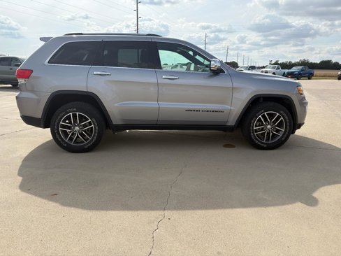Used 2018 Jeep Grand Cherokee Limited image 7