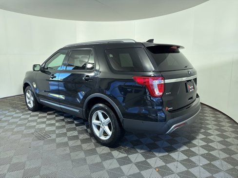 Used 2017 Ford Explorer XLT w/ Equipment Group 202A image 4
