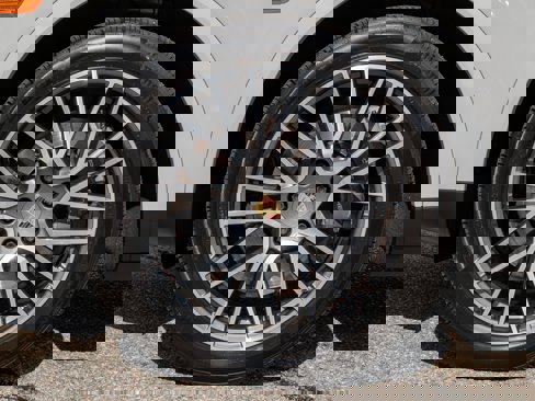 Certified 2022 Porsche Cayenne Platinum Edition image 21