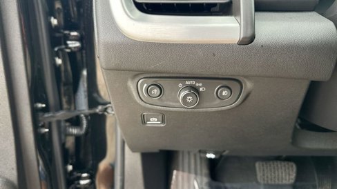 Certified 2024 GMC Terrain SLT image 17