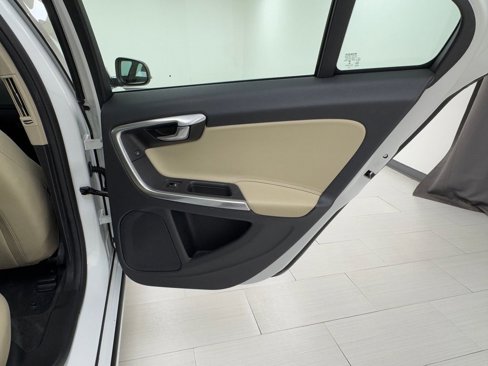 Used 2016 Volvo S60 T5 Premier image 12