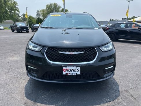 Used 2023 Chrysler Pacifica Limited image 20