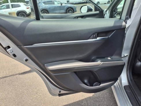 Used 2019 Toyota Camry XLE image 18