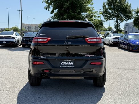 Used 2018 Jeep Cherokee Trailhawk image 6