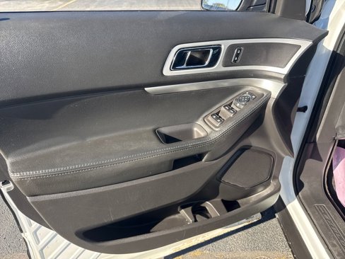 Used 2013 Ford Explorer XLT image 17
