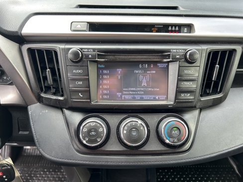 Used 2018 Toyota RAV4 LE image 22