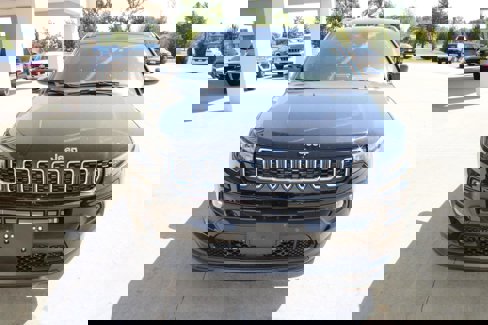 New 2025 Jeep Compass Latitude image 3