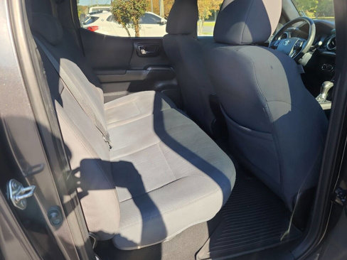 Used 2018 Toyota Tacoma TRD Sport image 31